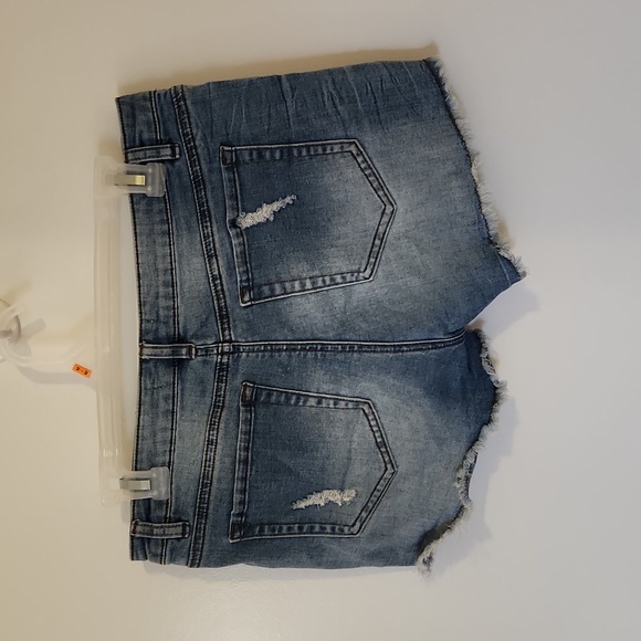 EIGHTY TWO DENIM distressed jean shorts - Picture 3 of 6